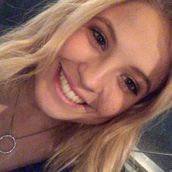 Profile Picture of Bria Brazan (@brialbrazan) on Poshmark