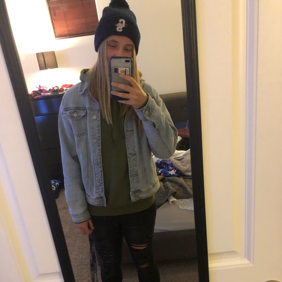 Profile Picture of Abbie Tyhurst (@abbietyhurst) on Poshmark
