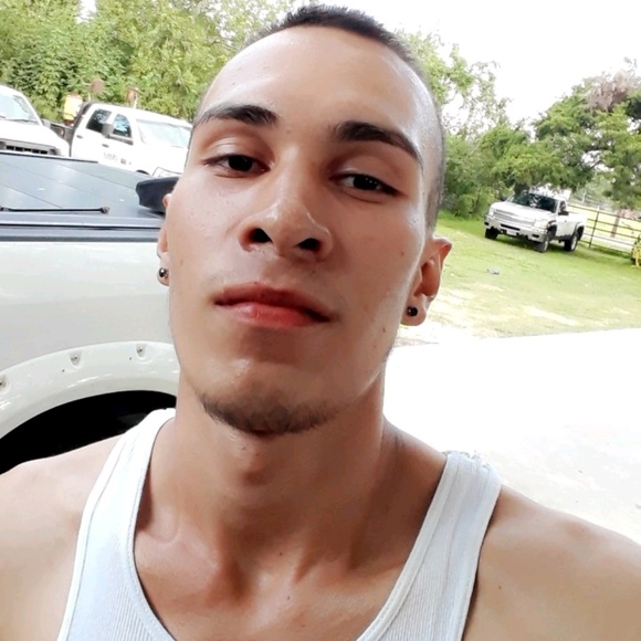 Profile Picture of Lucio Chavez (@luciochavez199) on Poshmark