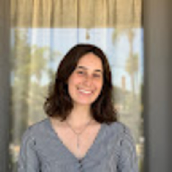 Profile Picture of Tess Steinberger (@tcsteinberger) on Poshmark