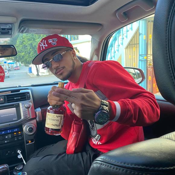 Profile Picture of John Alvarez (@johnalvarez325) on Poshmark