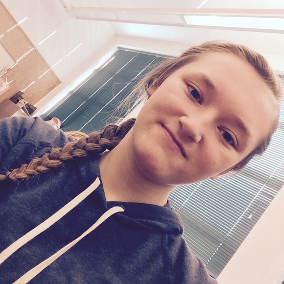 Profile Picture of Paige Lowey (@paigee1961) on Poshmark