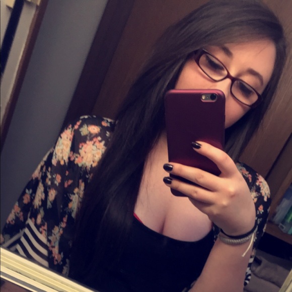 Profile Picture of Haley Ryan (@haleyxxryan) on Poshmark