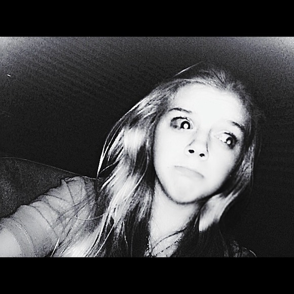 Profile Picture of Assata Assata (@assaty) on Poshmark