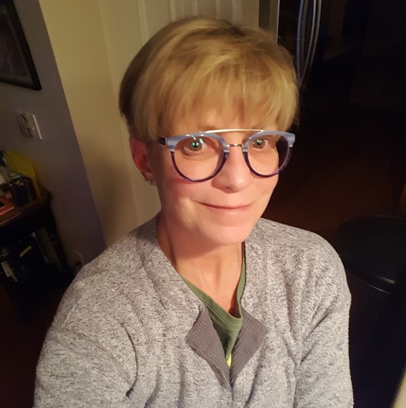 Sarabeth Stielow - Poshmark Profile Picture of Sarabeth Stielow (@luckydogma) on Poshmark