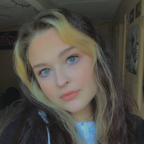 Profile Picture of Taylor Cruse (@iamnottaylor) on Poshmark