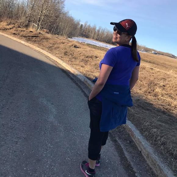 Profile Picture of Rhen Rhen (@duckqueen18) on Poshmark