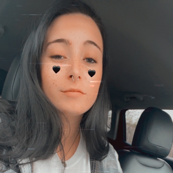 Profile Picture of Kris Mccann (@kpont0902) on Poshmark