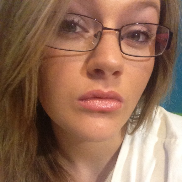 Profile Picture of Aliee Moritz (@alieemoritz) on Poshmark