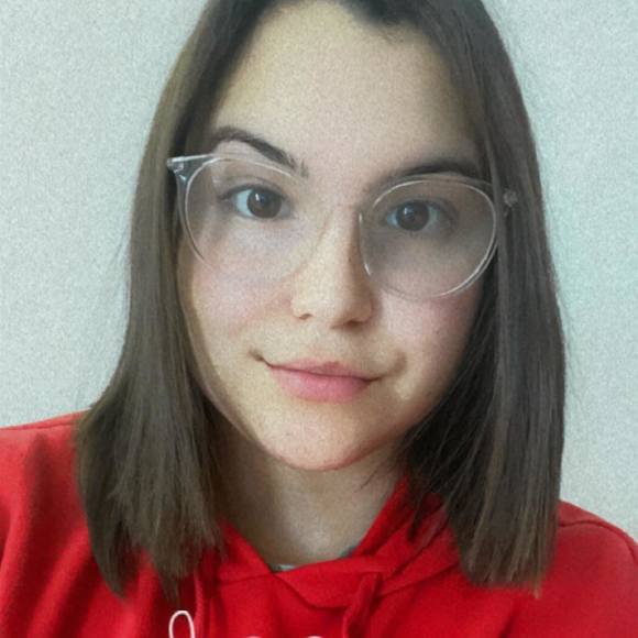 Profile Picture of Kelly m. Loza (@kelly_michelle8) on Poshmark