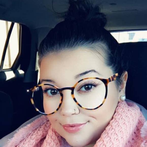 Katrina Batstone - Poshmark Profile Picture of Katrina Batstone (@trinaaxo) on Poshmark