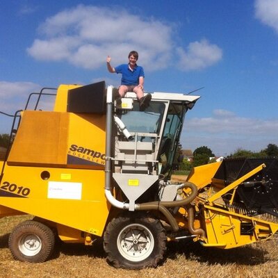 Profile Picture of Andy Clare (@Jemappelle_Andy) on Twitter