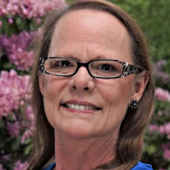 Profile Picture of Lori Glaze (@loriglaze282) on Poshmark