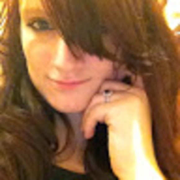 Profile Picture of Heather Chisholm (@leefour121) on Poshmark