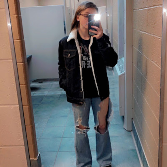 Profile Picture of Brooklynn Tooley (@brooklynntooley) on Poshmark