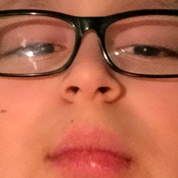 Profile Picture of Sydni Pawarski (@lesmro) on Poshmark