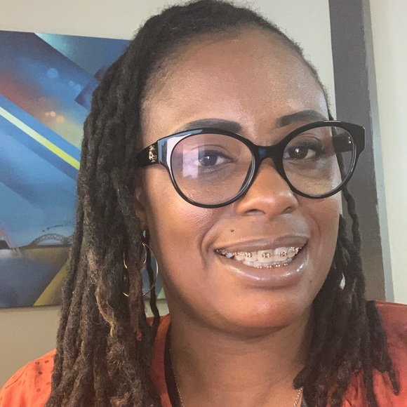 Profile Picture of Giselle Smith (@rizebutterfly72) on Poshmark