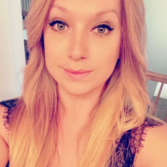 Profile Picture of Alesya Bogun (@alesya4ika) on Poshmark