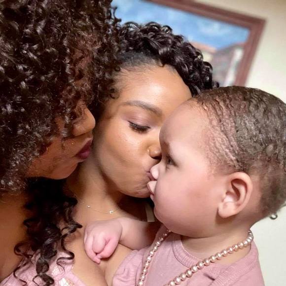 Profile Picture of Alexandra Hannah (@alexandrahan805) on Poshmark