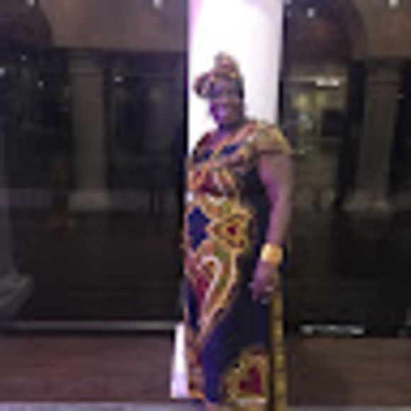 Profile Picture of Robin Foster (@dynamiclady2957) on Poshmark