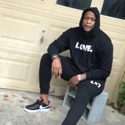 Profile Picture of Charles Mitchell (@StuckLikeChuck1) on Twitter
