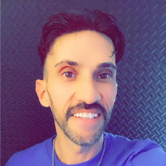 Profile Picture of Shawn Barker (@techantrendy) on Poshmark