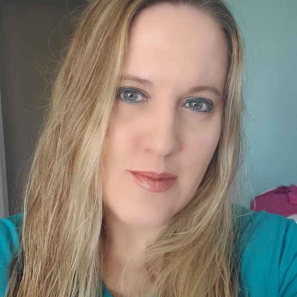 Profile Picture of Shauna Carlson (@carlsonslc2003) on Poshmark