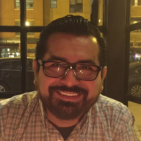 Profile Picture of Victor Araujo (@vic030999) on Poshmark