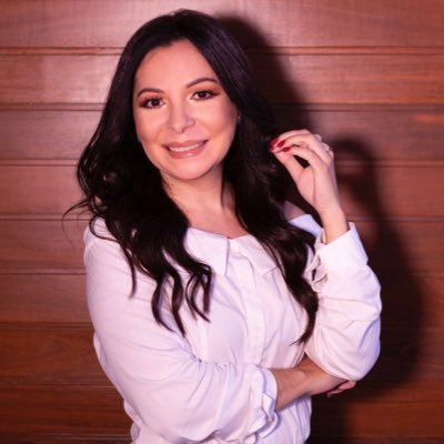 Profile Picture of Christiane Medeiros (@Chris_Medeiros) on Twitter