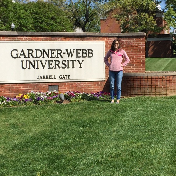 Profile Picture of Kara Hobbs (@klhobbs92) on Poshmark