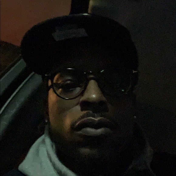 Ivan Lake - Poshmark Profile Picture of Ivan Lake (@ivanl01) on Poshmark