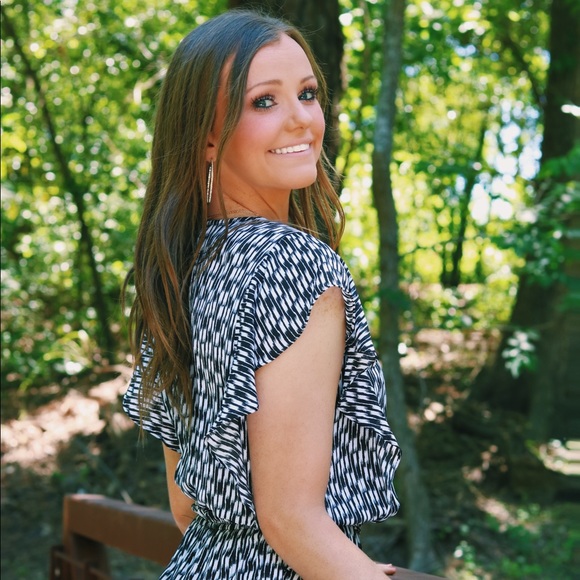Profile Picture of Claire Carothers (@cllaiire) on Poshmark