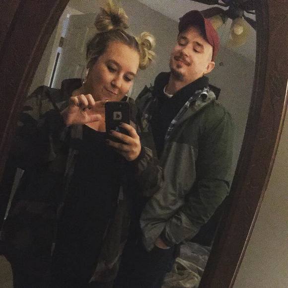 Profile Picture of Alicia Zmudzinski (@aliciazmud) on Poshmark