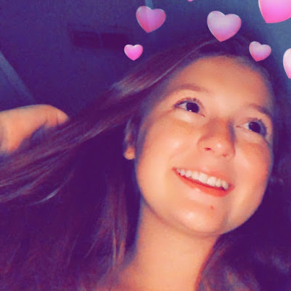 Profile Picture of Alexis Spurlock (@alexis2kong) on Poshmark