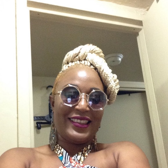 Profile Picture of Jamesetta Henries (@jamesetta_h) on Poshmark