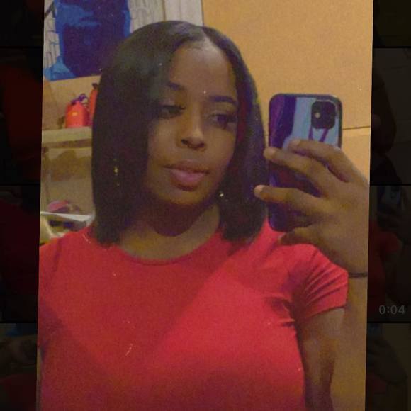 Nana Parker - Poshmark Profile Picture of Nana Parker (@sodopesmokeme) on Poshmark