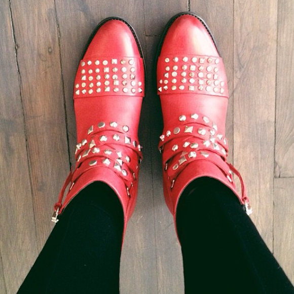 Profile Picture of Shay Cook (@shayy___) on Poshmark