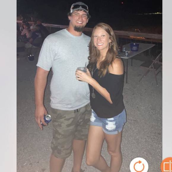 Profile Picture of Kelly Darrington (@keled90) on Poshmark