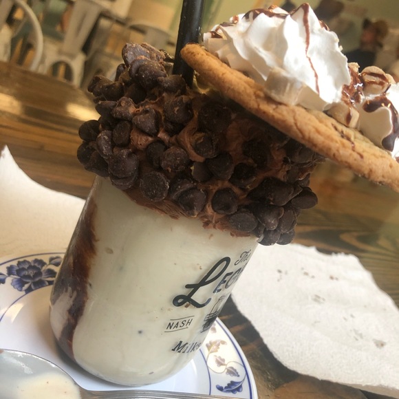 Profile Picture of London Snell (@londonsnell12) on Poshmark