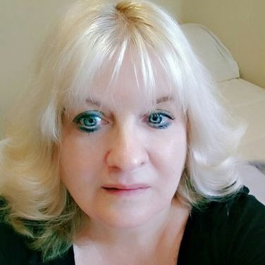 Profile Picture of Joanne Arnold (@joanna53530) on Twitter