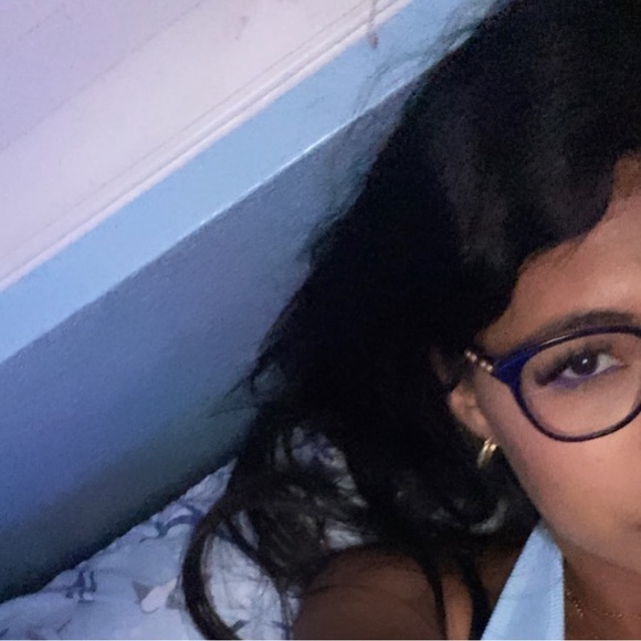 Itzel Castro - Poshmark Profile Picture of Itzel Castro (@conederaitzel) on Poshmark