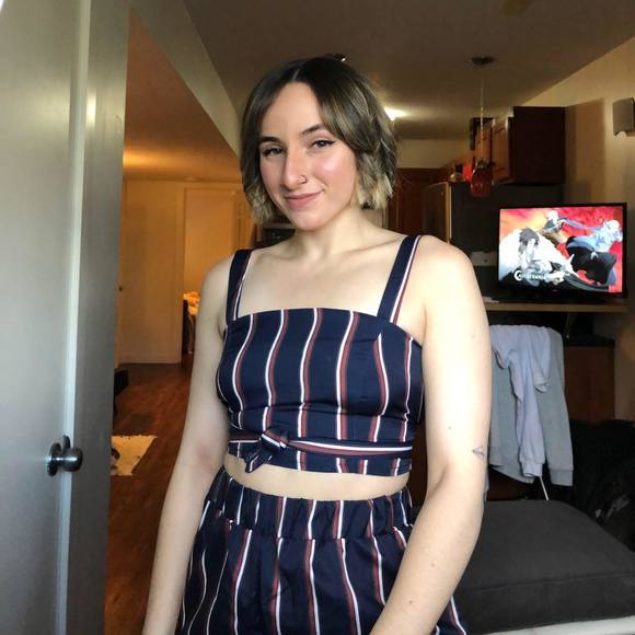 Victoria Ouellette - Poshmark Profile Picture of Victoria Ouellette (@toriaouellette) on Poshmark