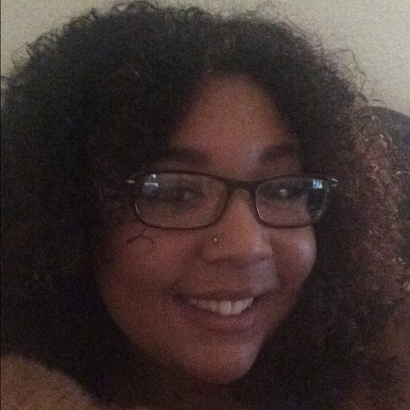 Profile Picture of Keunna Mitschke (@honeysplash) on Poshmark