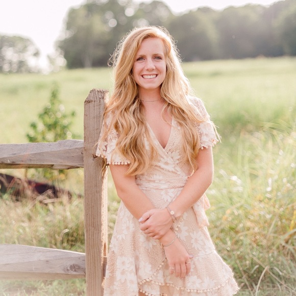 Profile Picture of Erin Hubbard (@erinhub) on Poshmark