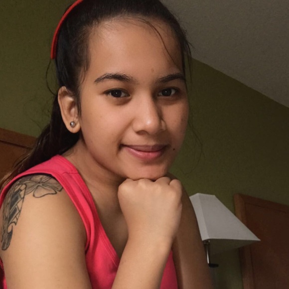 Profile Picture of Eslyn Ento (@eslynento) on Poshmark