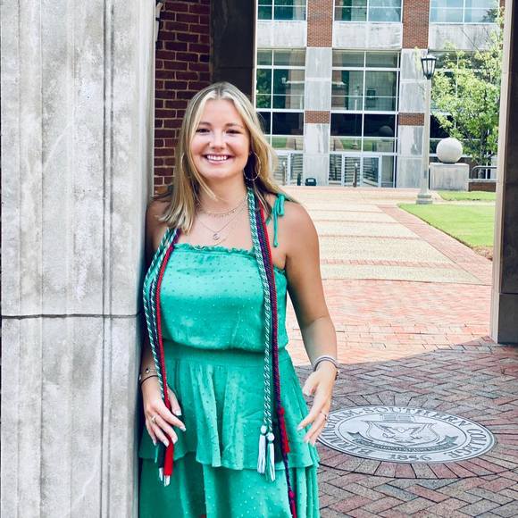 Profile Picture of Janet Hall (@jhall98) on Poshmark