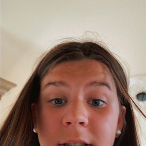Profile Picture of Bailey Olson (@baileyyolson) on Poshmark