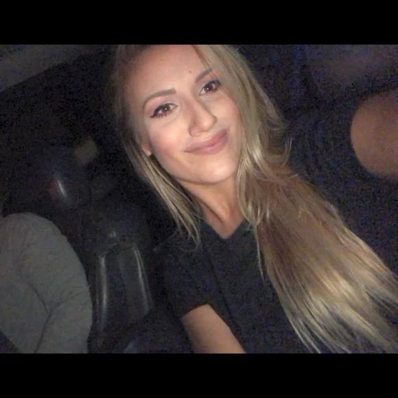 Jenna Wessels - Poshmark Profile Picture of Jenna Wessels (@jen25450) on Poshmark