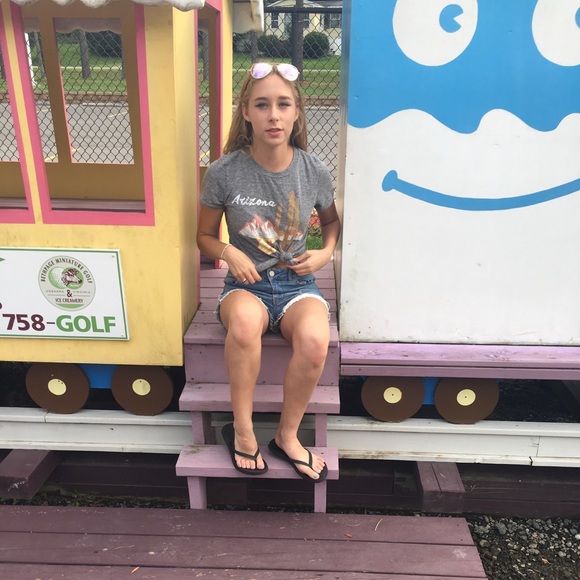 Profile Picture of Ally Mattera (@ally3201) on Poshmark