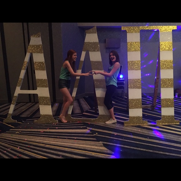 Profile Picture of Hannah Neiderman (@pshannahrose) on Poshmark